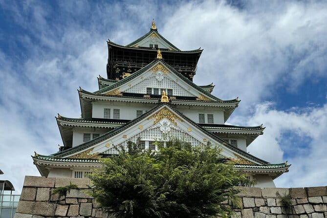 Osaka: Osaka Castle Tower Private Guided Tour in 90 Minutes - Accessibility Information