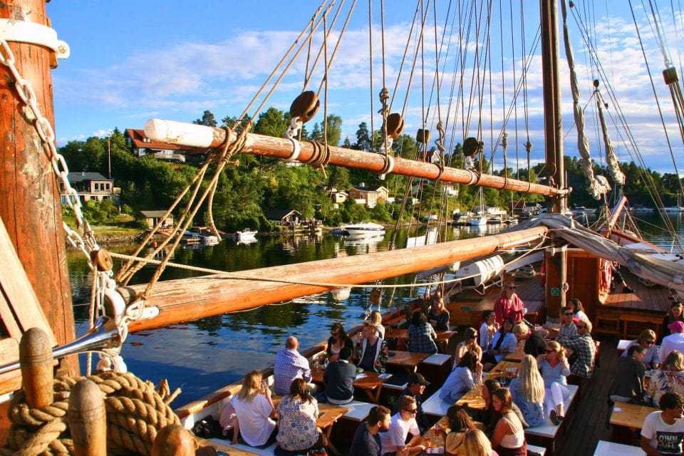 Oslo: Best of Oslo Walking Tour + Fjords Sightseeing Cruise - Discover Oslos History and Architecture