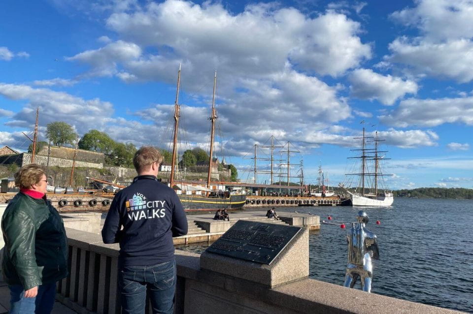 Oslo: Best of Oslo Walking Tour - Admiring Architectural Landmarks