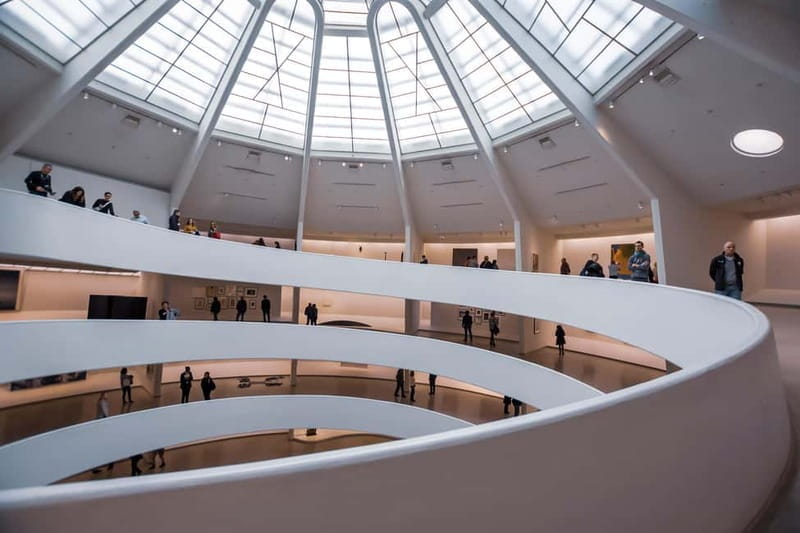 Outdoor guided visit and access to Guggenheim Museum (ES) - Key Points / Takeaways