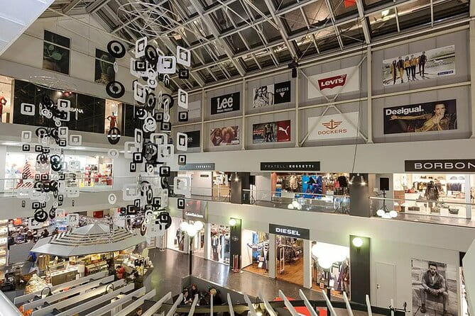 Outlet Serravalle o FoxTown Con Autista Privato Da Milano - Who Should Book This Tour?