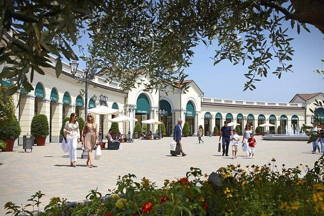 Outlet Serravalle o FoxTown Con Autista Privato Da Milano - Frequently Asked Questions