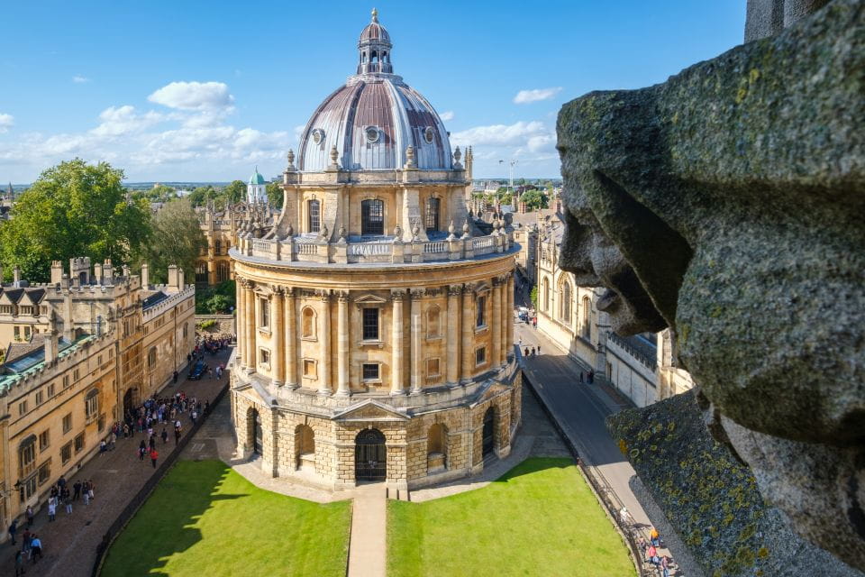 Oxford: Alumni-Led Walking Tour W/ New College Entry Option - Key Points