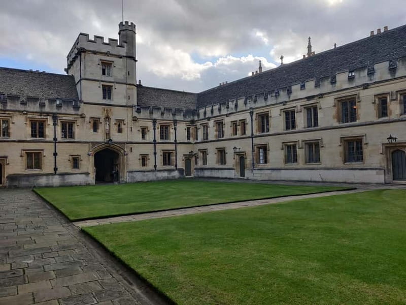 Oxford: Private Guided Walking Tour of University and City - Practical Considerations and Tips