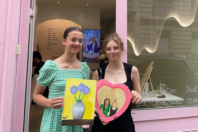 Painting Experience in an Art Café in Paris - The Value of All-Inclusive Materials and Drinks