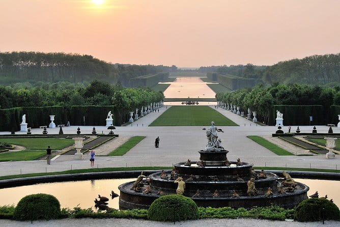 Palace of Versailles & Giverny Audio Guide Tour with Pickup and Drop Off - Key points / Takeaways