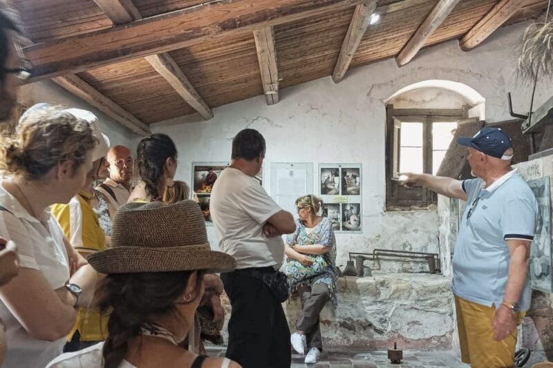 Palazzolo A.: from corso Vittorio Emanuele to the watermill - Exploring Palazzolo Acreide: From Corso Vittorio Emanuele to the Watermill