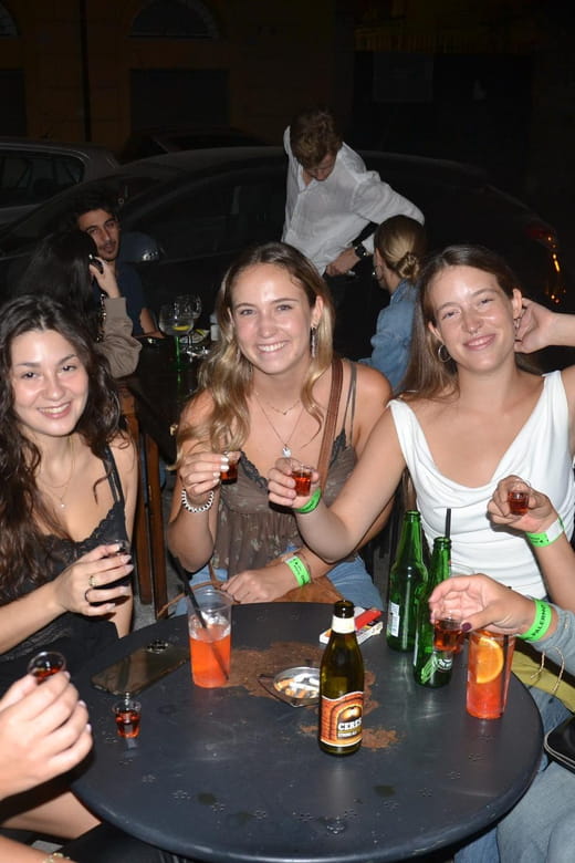 Palermo: Guided Bar Crawl with Shots and Discounts on Drinks - Entering the Heart of Palermo’s Nightlife