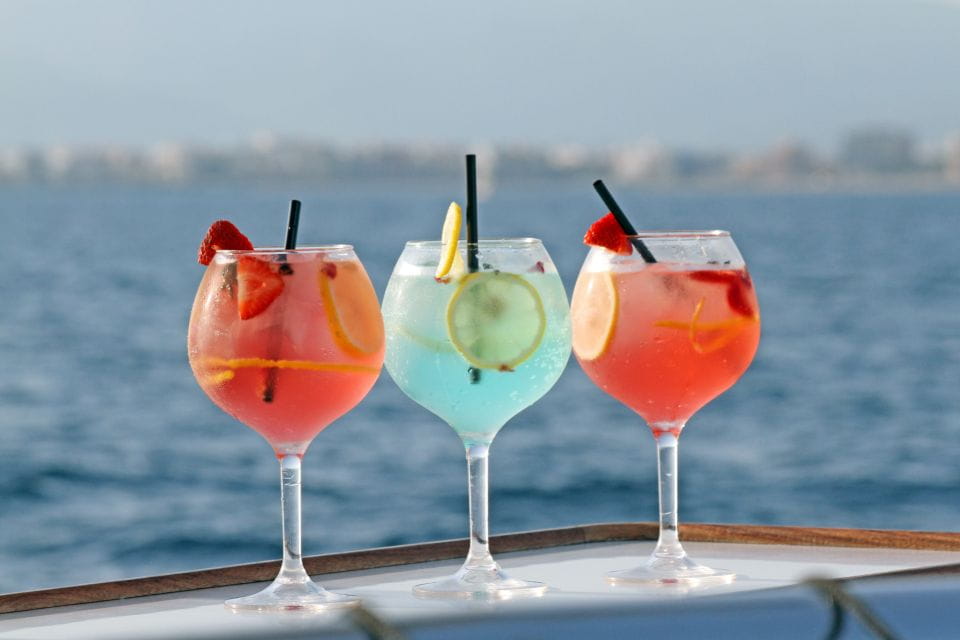 Palma De Mallorca: Deluxe Catamaran Sailing Tour With Meal - Key Points