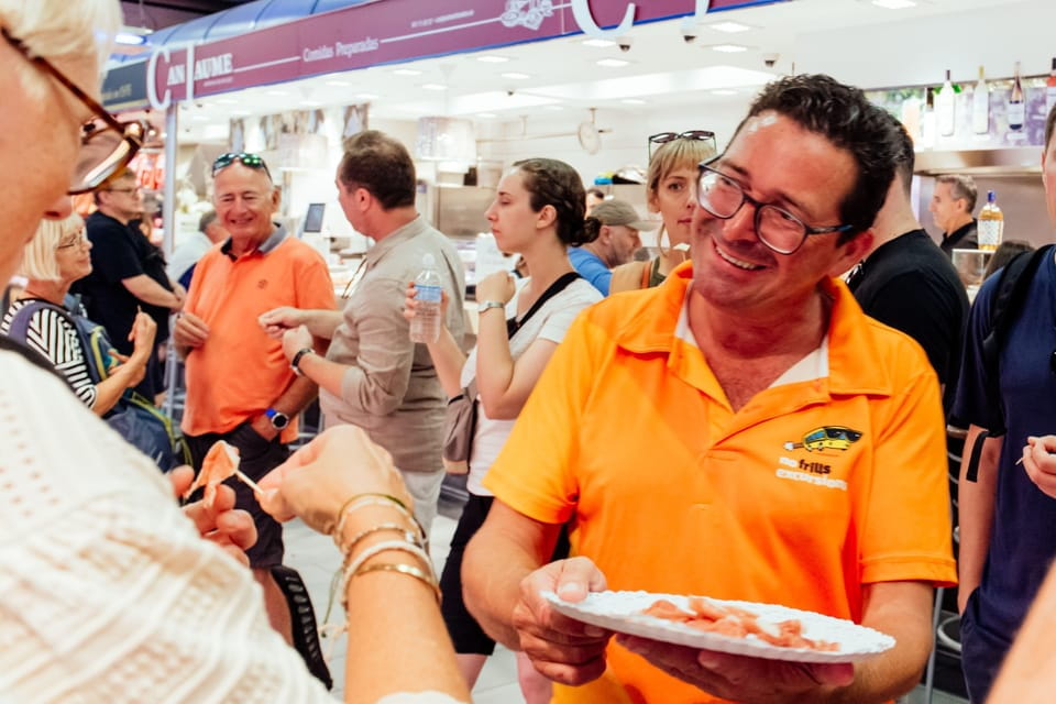 Palma De Mallorca: Foodie Walking Tour of the Old Town - Exploring the Municipal Market