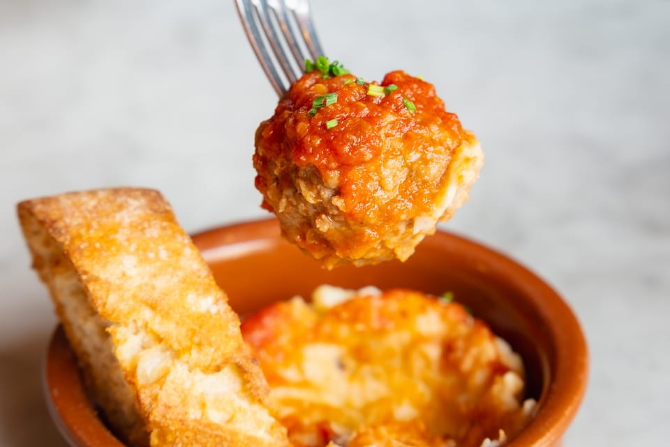 Palma De Mallorca: Gourmet Tapas and Wine Tour - Included Features