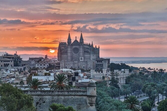 Palma de Mallorca Must-See Attractions Walking Tour With A Guide - Key Points / Takeaways