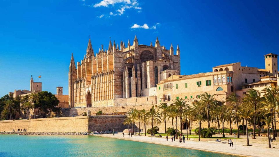 Palma De Mallorca: Old Town Guided Tour & Cathedral Visit - Participant Information