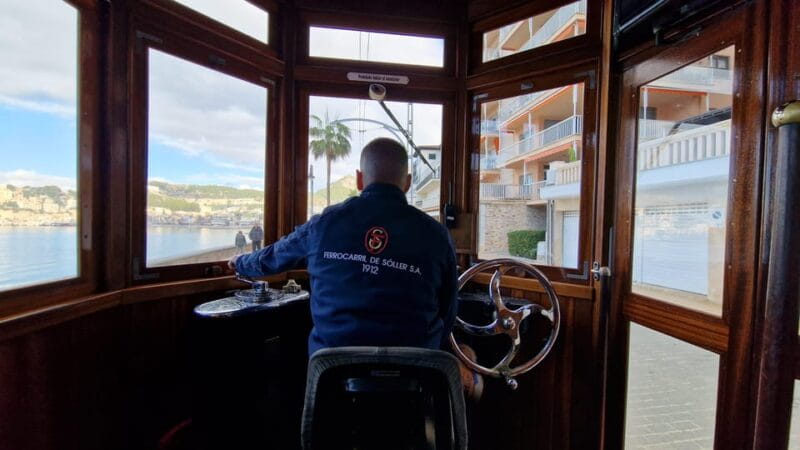 PALMA DE MALLORCA & SOLLER MIT BAHN & STADTFÜHRUNG ab Palma - Discovering Palma: A City of Contrasts