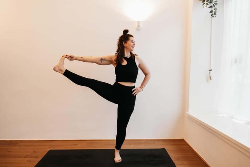 Palma de Mallorca: Yoga by the Sea EN/DE - A Thoughtful Look at Yoga by the Sea in Cala Major