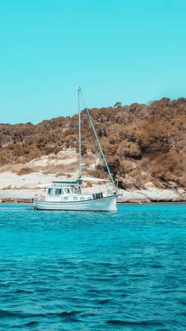 Palma: Private Motor Sailing Cruise on delux Mallorcan Llaut - Arrival and Boarding at Naviera Balear