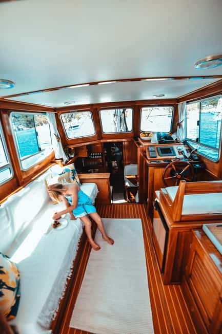 Palma: Private Motor Sailing Cruise on delux Mallorcan Llaut - Return Journey and Optional Photo Stops