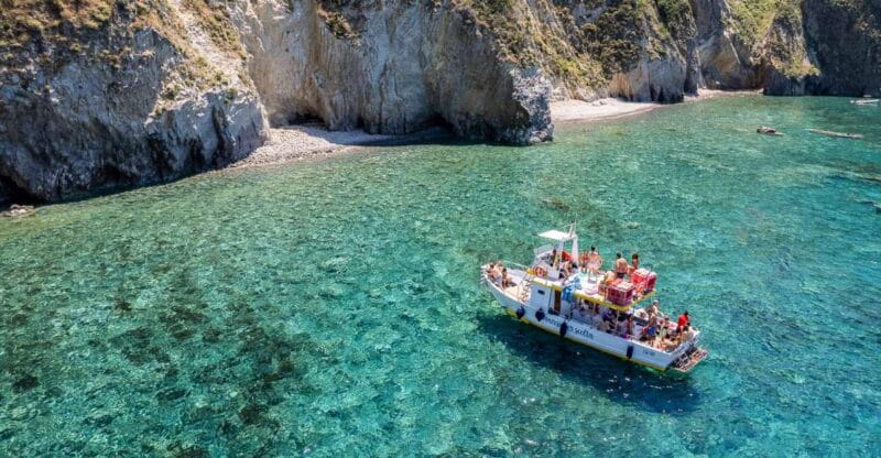 Palmarola: Boat tour with lunch on board - The Highlight: Lunch and Relaxing in Coveted Spots