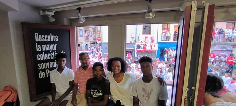 Pamplona: Running of the Bulls Balcony Breakfast Tour - Learning the San Fermin Backstory