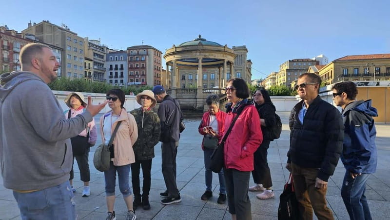 Pamplona: Walking Tour and Photo Session with Bulls - Practical Tips for Your Tour