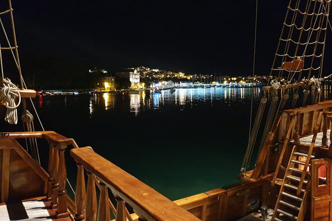 Panoramic Night Cruise from Dubrovnik with Karaka - The Voyage Begins: Passing Dubrovnik’s Iconic Walls