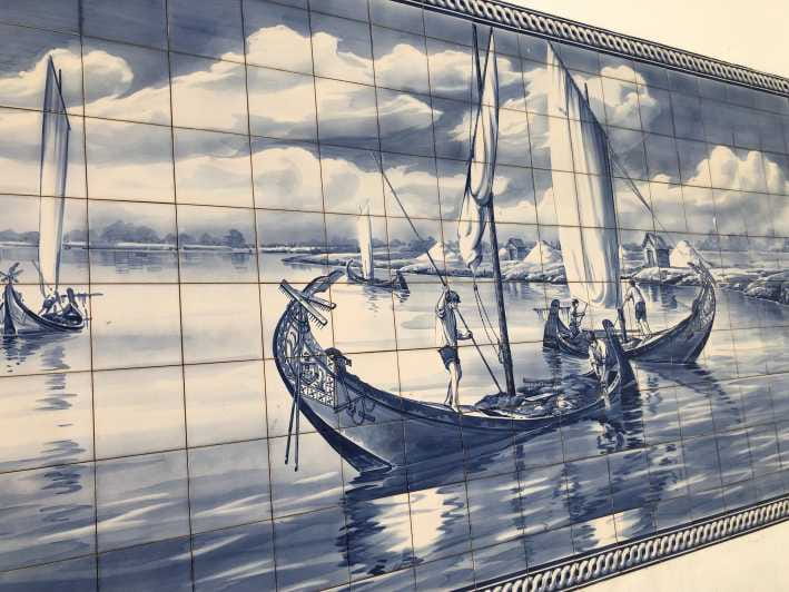 Panoramic Walk in Moliceiro 45 m + Walk in Aveiro 1 hour - Discovering Aveiro: A Maze of Canals and Charming Streets