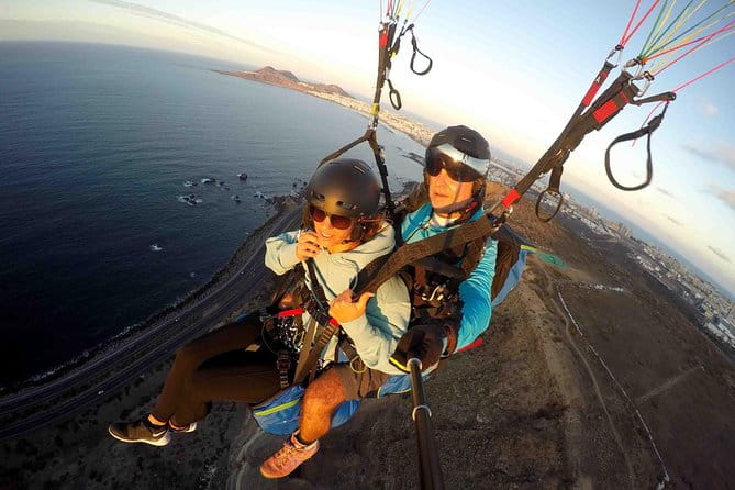 Paragliding Tandem Flight in Las Palmas de Gran Canaria - Landing and Post-Flight