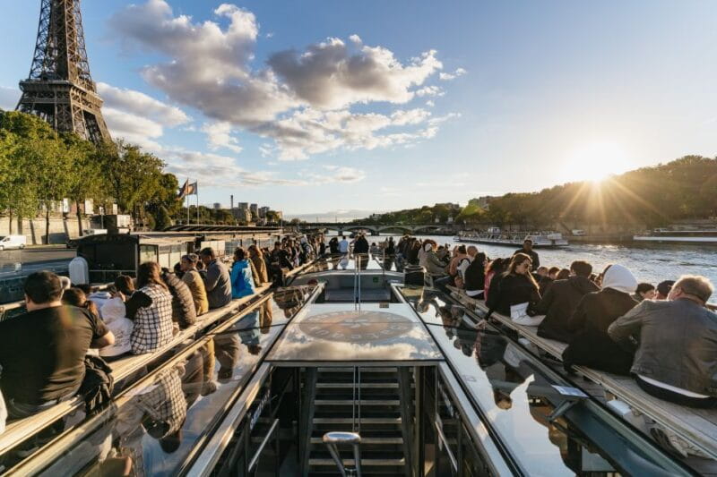 Paris: 1-Hour Sightseeing Cruise and 3-Course Bistro Dinner - Key points / Takeaways