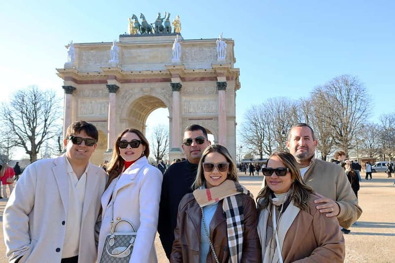 Paris: 6 hours PRIVATE tour in a van - photoshoot included - Exploring the Louvre: A Brief but Meaningful Visit