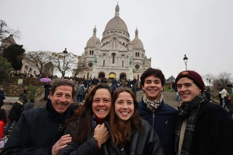 Paris: 6 hours PRIVATE tour in a van - photoshoot included - Sacré-Coeur and Montmartre: Art and Charm