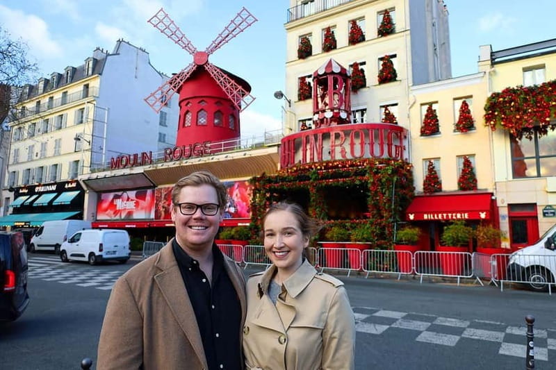 Paris: 6 hours PRIVATE tour in a van - photoshoot included - Return and Hotel Drop-Off