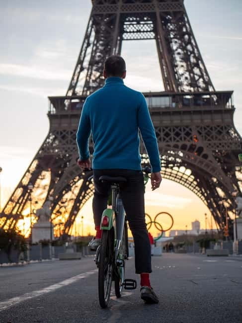 Paris Before the Crowds: Sunrise Walk & Breakfast - The Eiffel Tower: A Quiet Icon