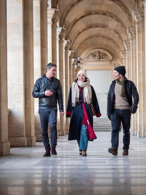 Paris Before the Crowds: Sunrise Walk & Breakfast - Walking Along the Seine