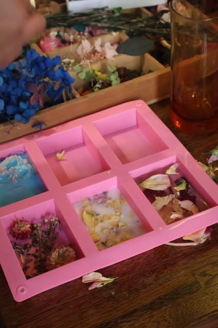 Paris: Botanical handmade soap workshop (Melt and pour soap) - Logistics: Timing, Location, and Group Size