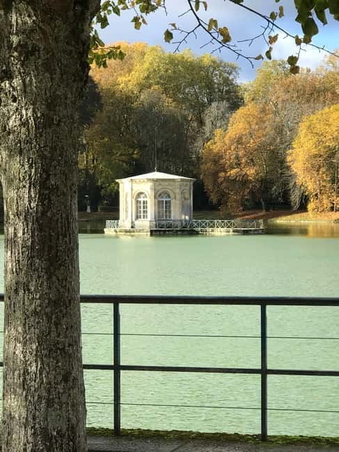 Paris: Château Fontainebleau Small Group Guided Tour Max 6 - FAQs