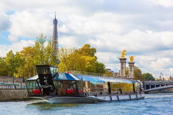 Paris Christmas Lunch Cruise by Bateaux Mouches - Key Points