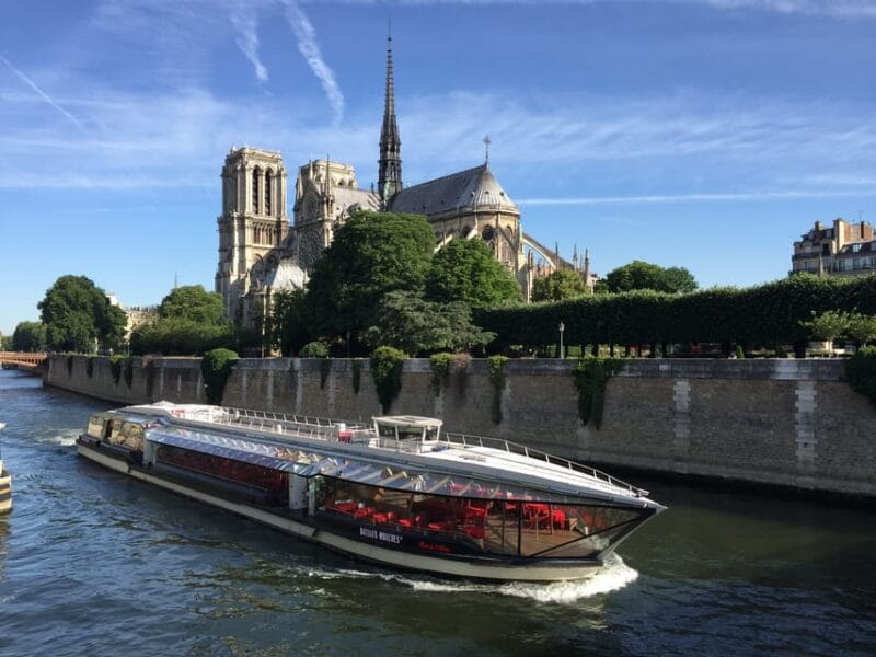Paris : Christmas Special Lunch Cruise on the Seine River - Key points / Takeaways