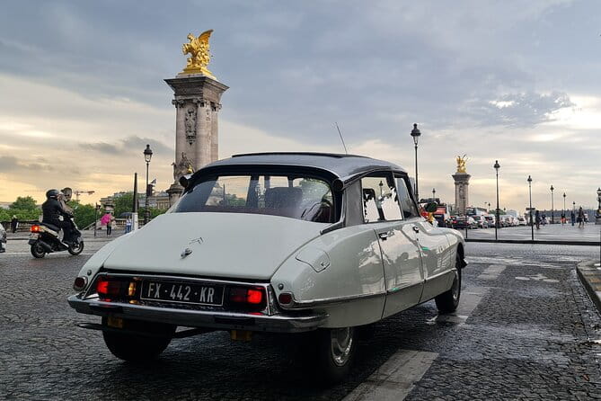 Paris City Tour 2h00 Citroën DS Vintage with Open Roof - Paris Opera and Montmartre