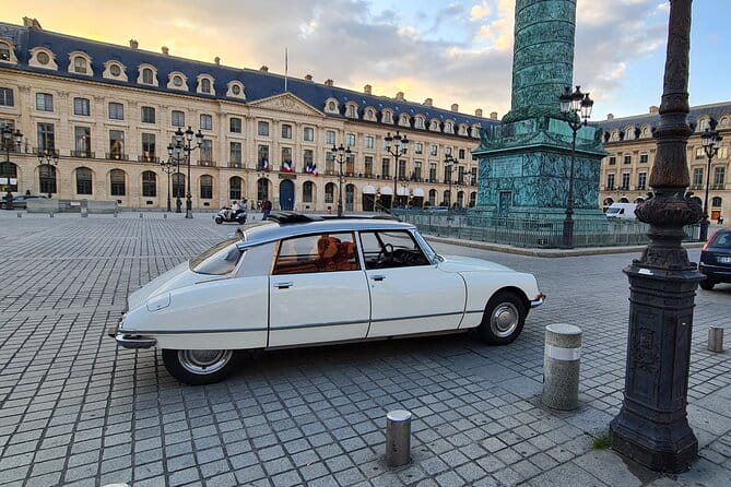 Paris City Tour 2h00 Citroën DS Vintage with Open Roof - Trocadéro and Eiffel Tower Views