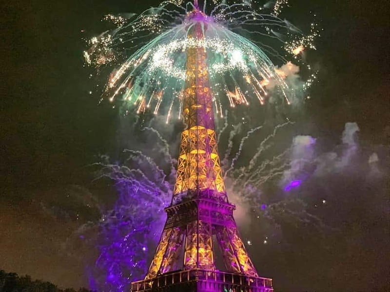 Paris: Dinner Cruise, Cabaret & Fireworks on July 14th - Setting the Scene: An Evening from Boarding to Return