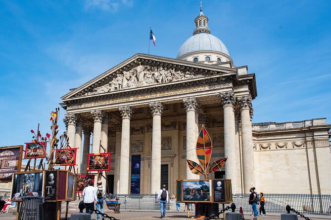 Paris: E-bike tour - Monumental and Hidden Paris - Guides and Personal Touch