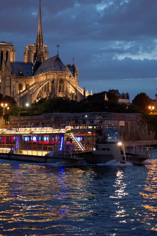 Paris: Eiffel Tower Dinner Cruise with a Moulin Rouge Show - FAQ
