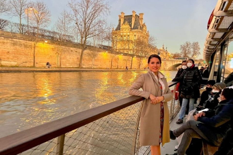 Paris: Eiffel Tower, Hop-On Hop-Off Bus, Seine River Cruise - Languages and Audio Guides