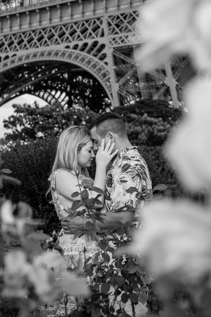 Paris: Eiffel Tower Street Photoshoot - Why This Experience Stands Out
