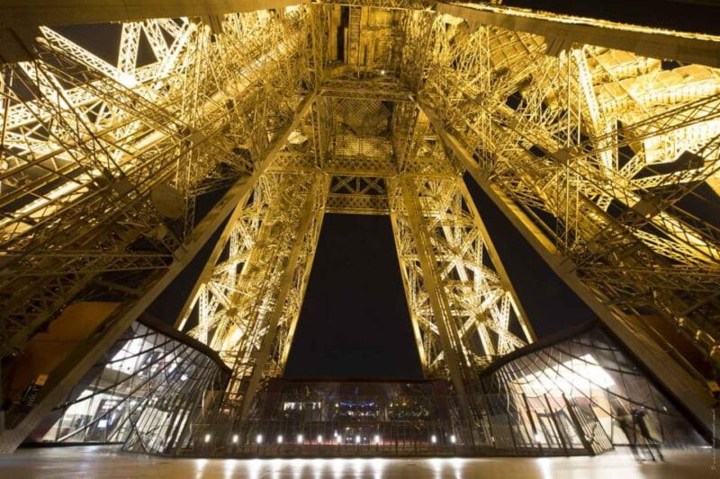Paris: Elegant Dinner with Drinks in the Eiffel Tower - FAQs