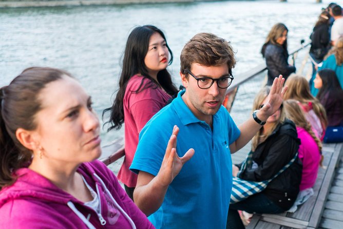 Paris Evening Bike Tour With 1-Hour Seine River Cruise - Absorbing Local Atmosphere