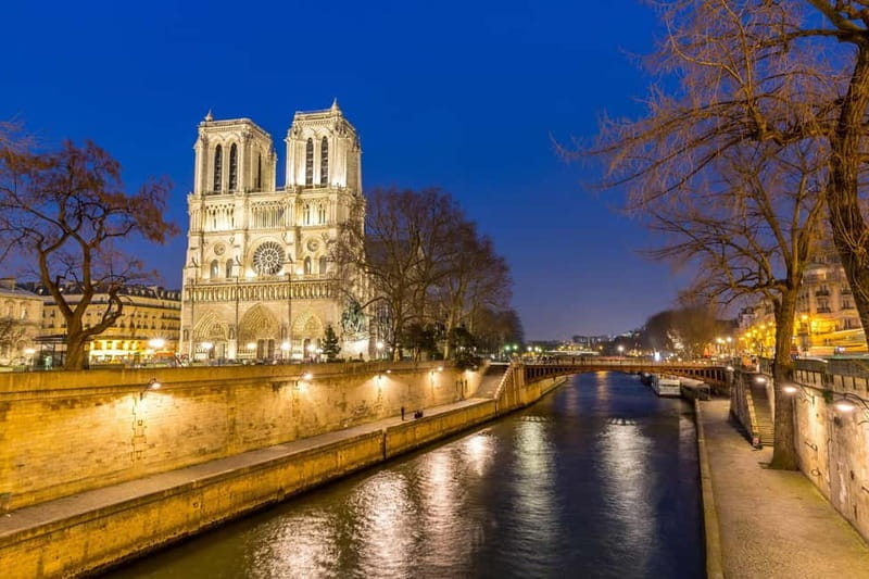 Paris: Evening River Cruise with Champagne from Notre Dame - FAQs