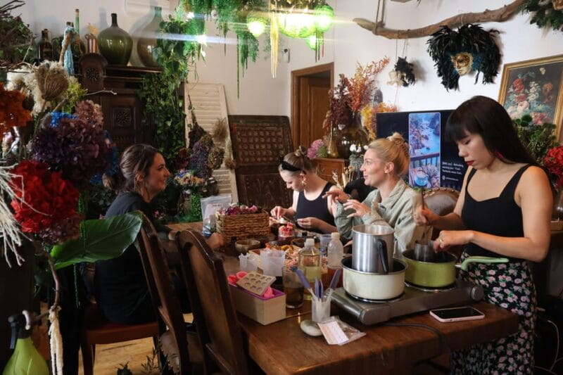 Paris: Floral scented Candle making worskshop - The Itinerary: What You Can Expect