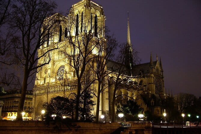Paris Ghosts and Dark Stories Tour - A Spooky Stroll Through the Heart of Paris