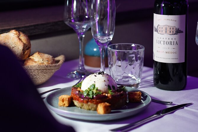 Paris Gourmet Dinner Seine River Cruise With Singer and DJ Set - Panoramic Views and Monuments